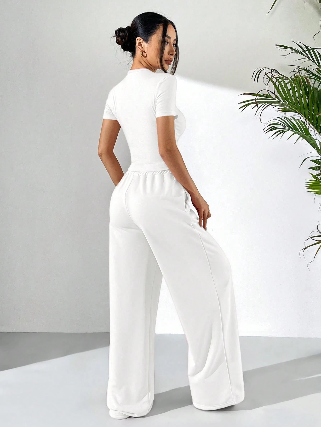 Ezwear 2Pcs/Set Summer White Tight Short Sleeve T-Shirt and Loose Sweatpants Casual Outfits