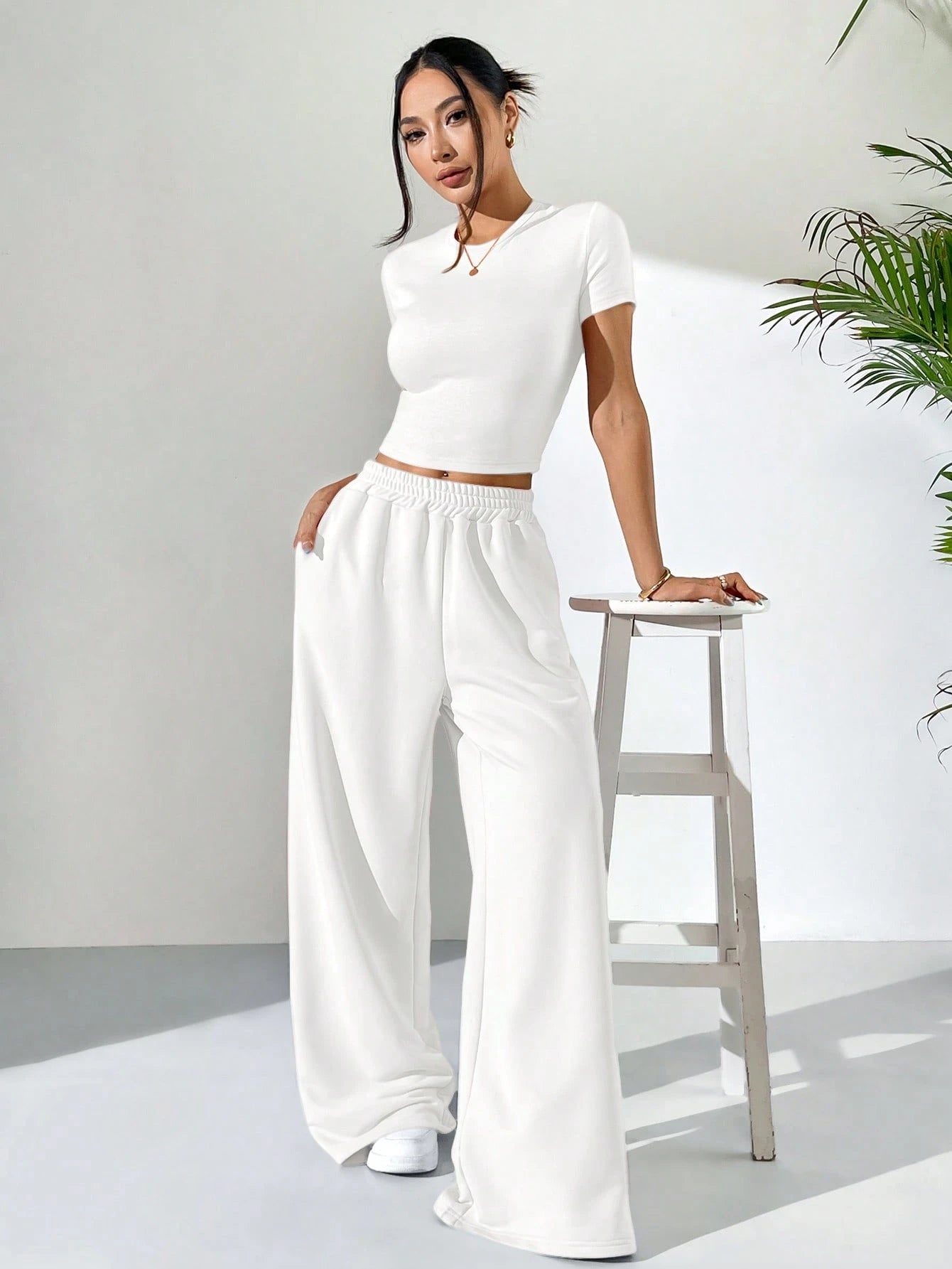 Ezwear 2Pcs/Set Summer White Tight Short Sleeve T-Shirt and Loose Sweatpants Casual Outfits