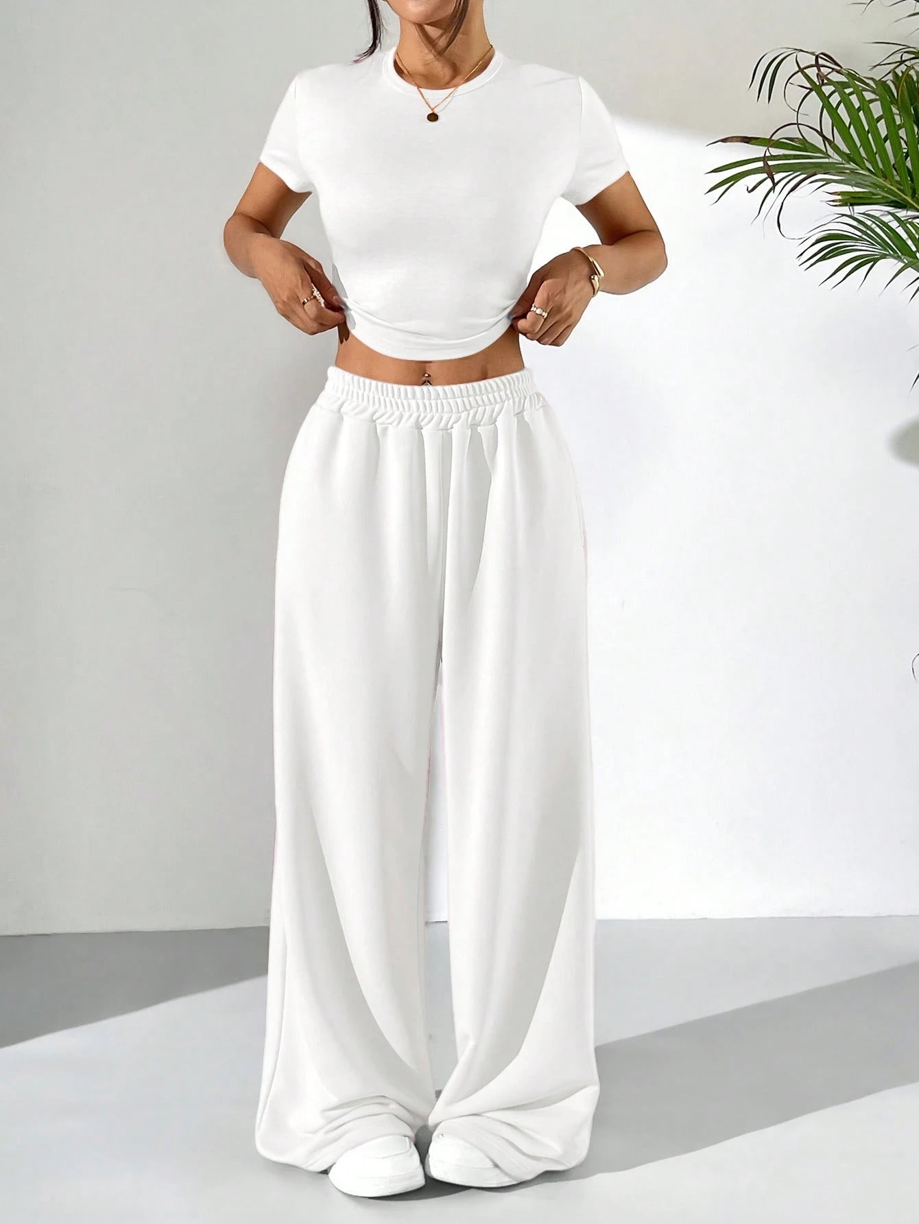 Ezwear 2Pcs/Set Summer White Tight Short Sleeve T-Shirt and Loose Sweatpants Casual Outfits