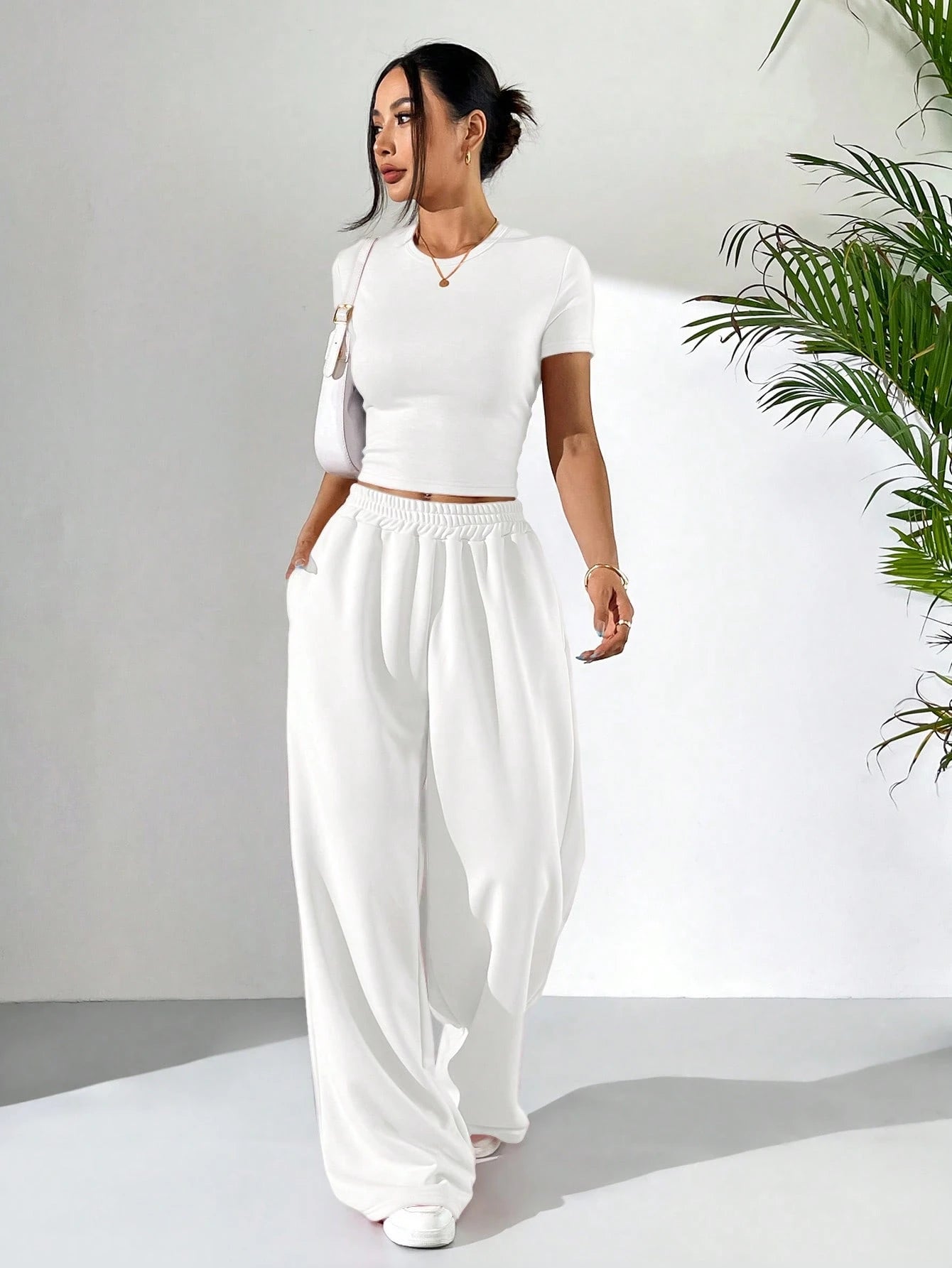 Ezwear 2Pcs/Set Summer White Tight Short Sleeve T-Shirt and Loose Sweatpants Casual Outfits